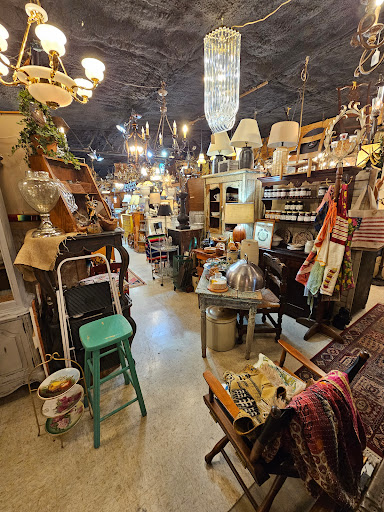 Glory Road Antiques - Thumbnail