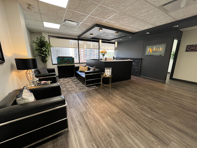 Avenue Commercial by null