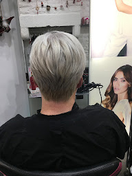 Photo n°14 de A'telier N18 à Vannes (Salon de coiffure)