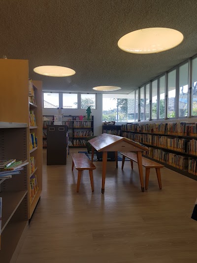 ʻĀina Haina Public Library