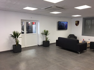 Photo n°42 de GARAGE PROCAR - Entretien mécanique - Carrosserie - Réparateur agréé - Spécialiste Audi - VW à Coignières (Concessionnaire automobile)