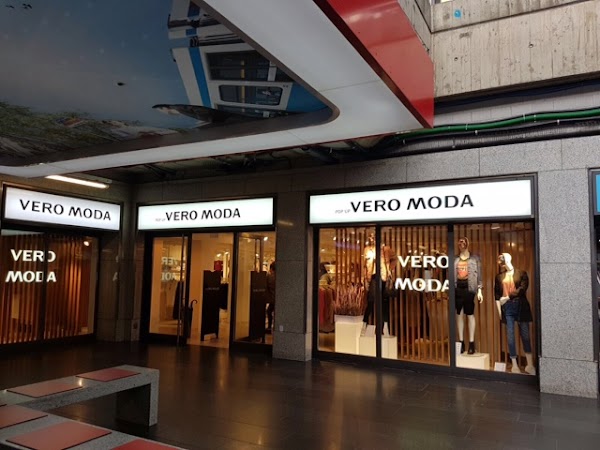Rund ned Margaret Mitchell kulstof VERO MODA, Bahnhof-Halle Sihlquai, 8005 Zürich, Schweiz