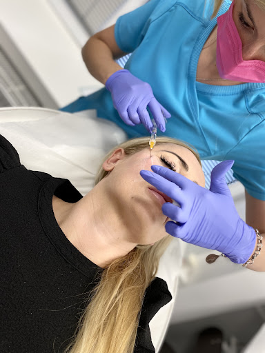 MEDYCYNA ESTETYCZNA MODELKI DO ZABIEGÓW