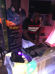 Photo n°11 de DJ LIGHT MEGAMIX à Choisy-le-Roi (Disc-jockey)