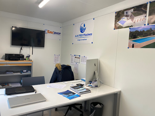 Photo de AH Pro Piscines :Installation Coques polyester