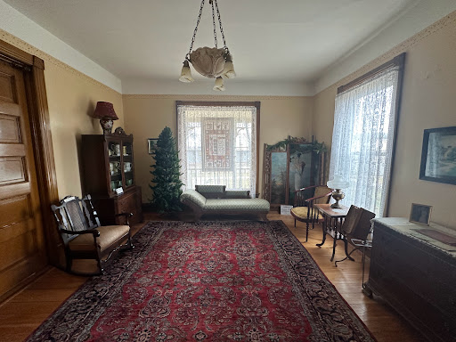 The Patch-Eeten House - Visual