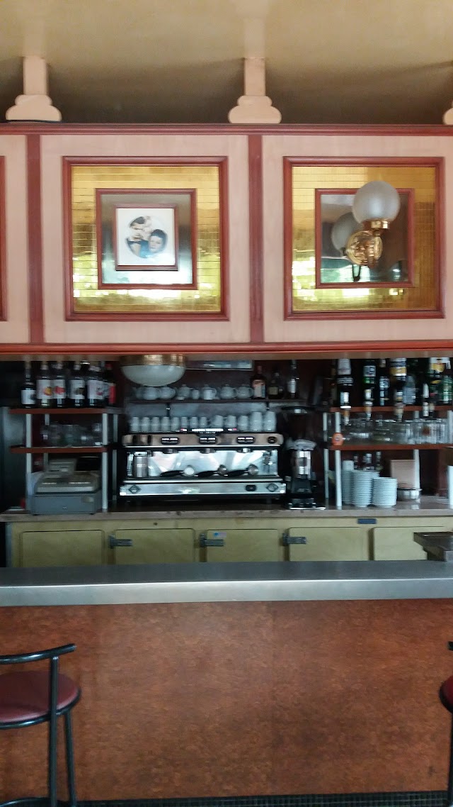 Bar de la Place Edith Piaf