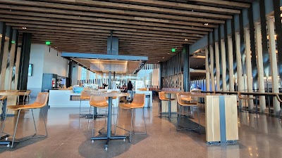 Alaska Lounge - Concourse N