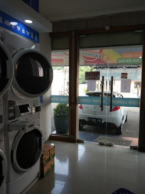 MaXpress Coin Laundry Condet - D'East, Author: Ari Nugroho