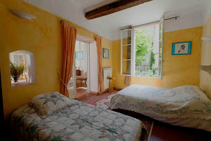 Photo n°65 de La table de la fontaine à Rians (Lodge)