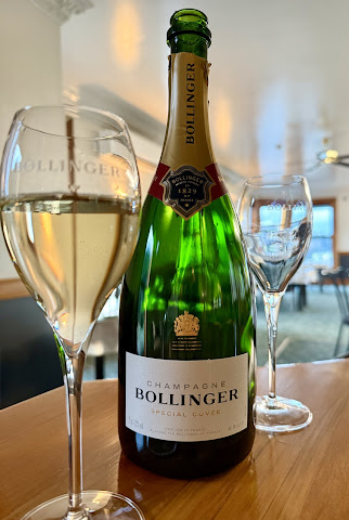 Elegance at 148 on Elles Restaurant by null