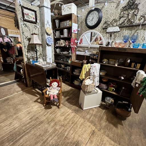 Forsyth Antiques and More - Thumbnail