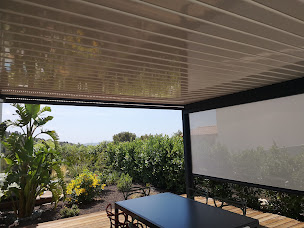 Photo n°21 de CONFORT PLUS | Fenêtres Volets Vérandas Portes Pergolas | VAR à La Londe-les-Maures (Fournisseur de fenêtres)