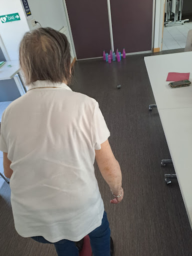 Jeu de quilles à l’Accueil de Jour Itinérant