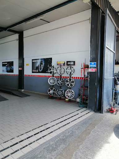 SERRAPICA PNEUMATICI DI SERRAPICO ENRICO - Driver Center Pirelli - Thumbnail