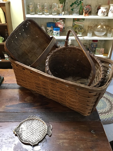 Two old goats antiques and artisans Gallery - United States