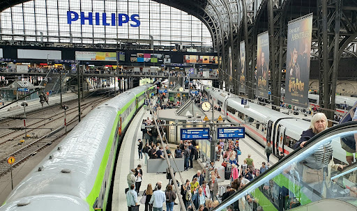Hauptbahnhof Apotheke Wandelhalle - Thumbnail