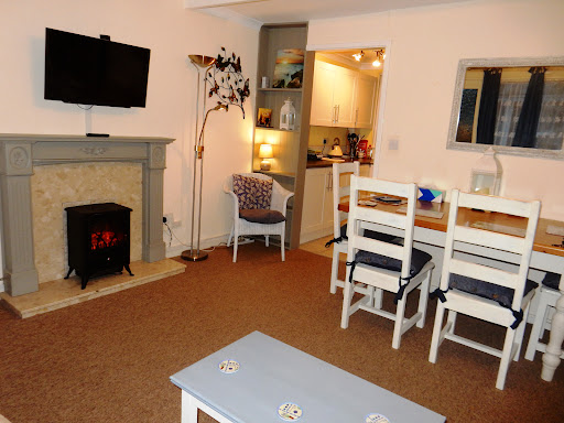 Dartmouth Chalet Holidays- Happy Days - Thumbnail