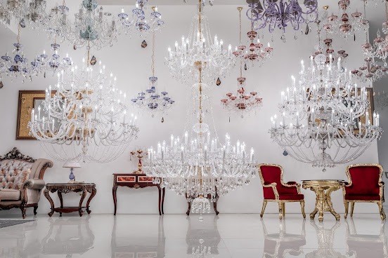 Crystal Symphony Co.,Ltd. ผู้นำเข้าโคมไฟระย้า โคมไฟคริสตัล สินค้าตกแต่งบ้านจากยุโรป by null