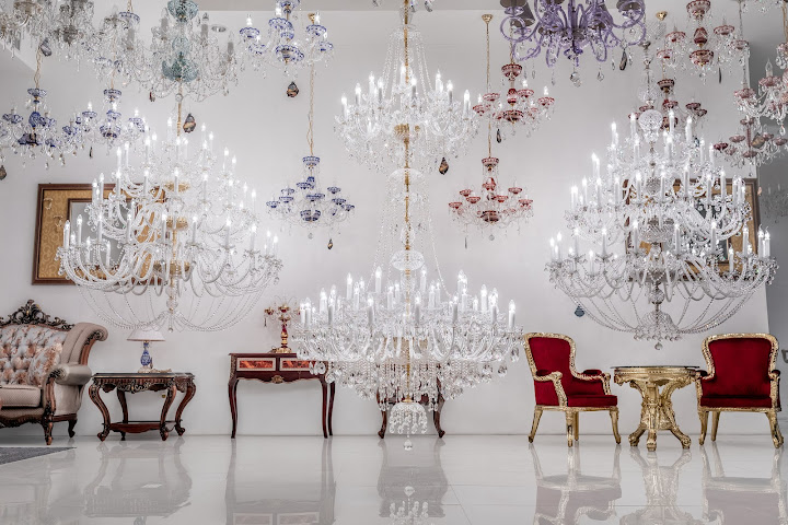 Crystal Symphony Co.,Ltd. ผู้นำเข้าโคมไฟระย้า โคมไฟคริสตัล สินค้าตกแต่งบ้านจากยุโรป by null