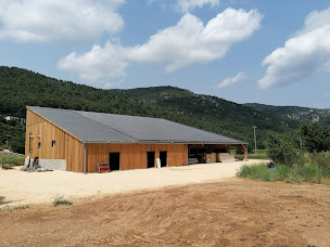 Photo n°1 de LES CANARDS DE LA SAINTE BAUME à Signes (Élevage de volailles)