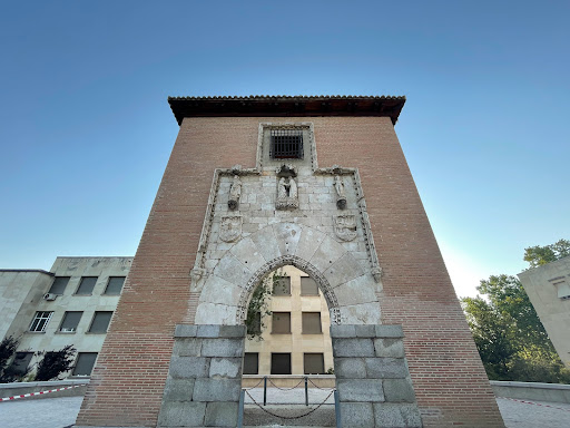 Latin Gate - Visual