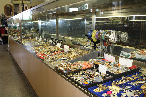 Antique World & Flea Market Gallery - United States