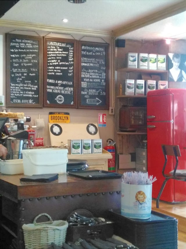 Candy's Cafe