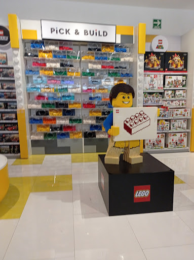 LEGO® Certified Store Town Square - Thumbnail