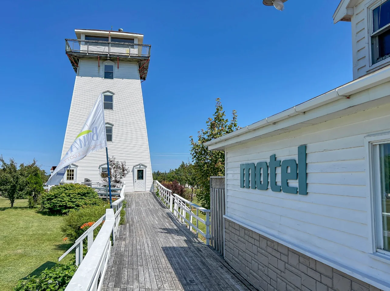 Baywatch Lighthouse and Cottages