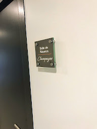 Photo n°22 de AccesSigne - Bureau d'étude accessibilité et signalétique à Troyes dans l'Aube à La Chapelle-Saint-Luc (Magasin d'enseignes)