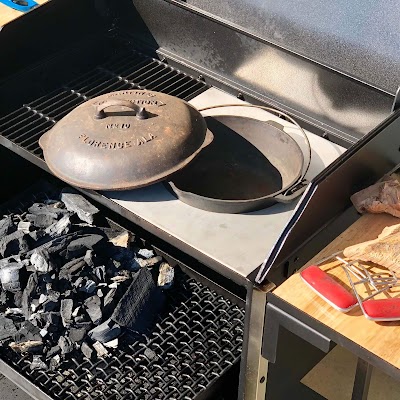 Cue Cart Charcoal Grills with Cast Iron Grates