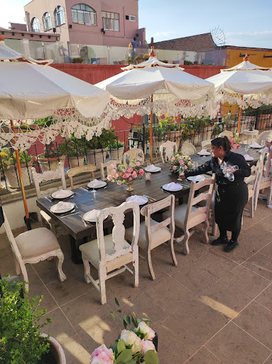 Dos Catering & Eventos.