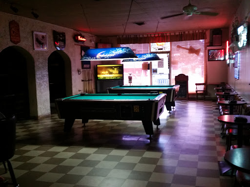 Mikki's - Visual