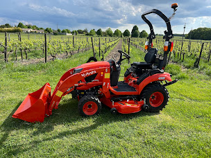 Photo n°9 de Tardy Motoculture à Châteaubernard (Atelier de réparation de tracteurs)