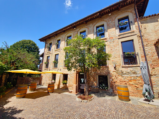 CASTELLO DI NEIVE Visite, degustazioni e acquisti - Enoteca La Casetta del Castello - Thumbnail