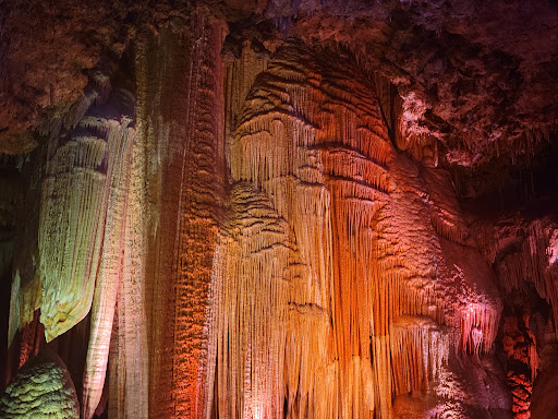 Meramec Caverns - Visual