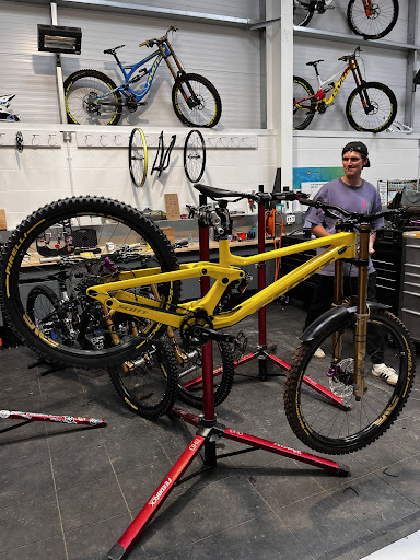 MB Cyclery - Visual