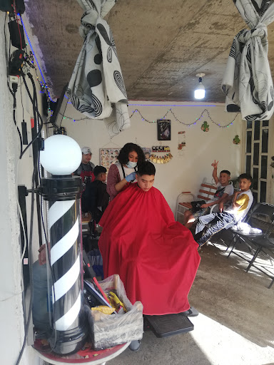 Cut's Luna Gallery - Mexico