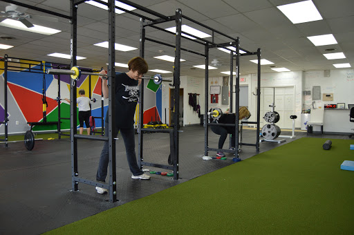 GET STRONG Logo