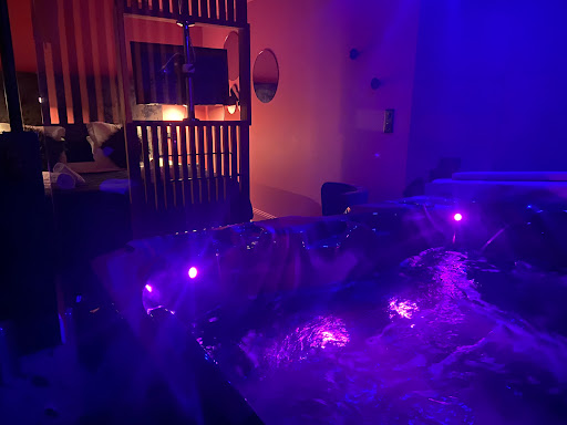 Photo de L'Escale Sud Gironde - séjour romantique insolite proche Bordeaux avec spas privatifs à Bernos-Beaulac (33430)
