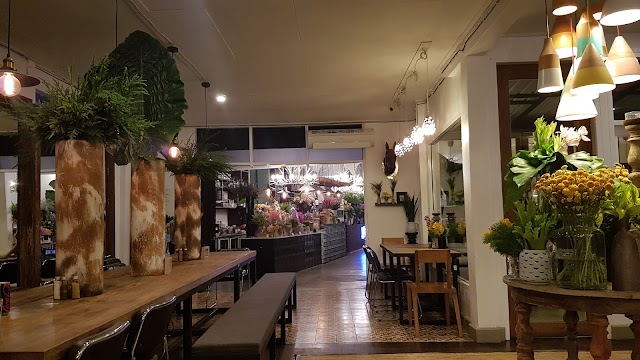 Woo Cafe-Art Gallery-Lifestyle Shop