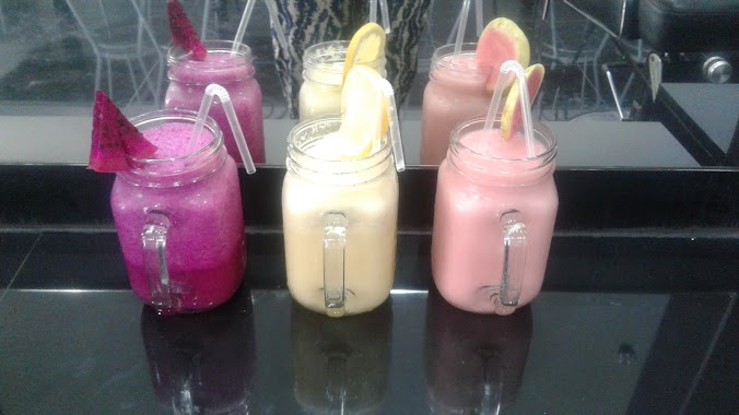 Waroenk Barber & Smoothies, Author: Natalia Ramania