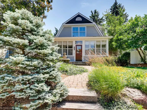 Emily Cox, LaBelle Real Estate Group Inc - Thumbnail
