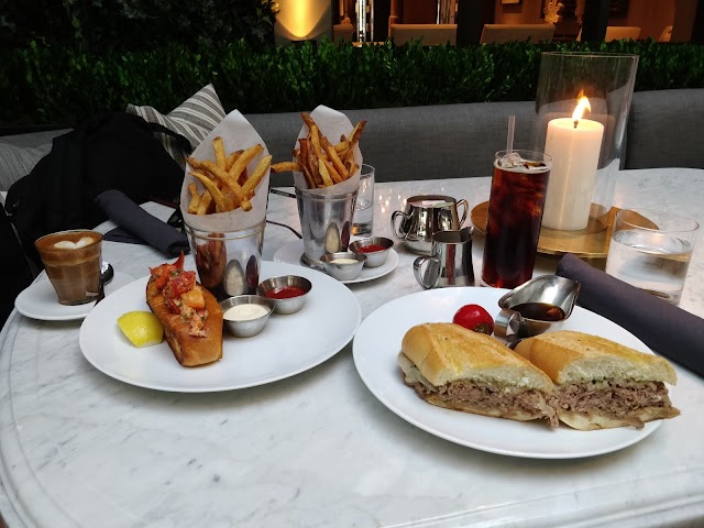 RH Courtyard Restaurant at RH Toronto