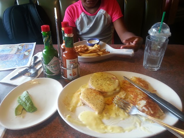Shari's Cafe and Pies