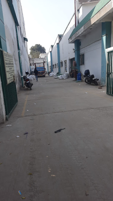 Af1qipnla32u7npxq1rkb4ubwzmkxnrzmj7bmsmjxqo2=s677 K No