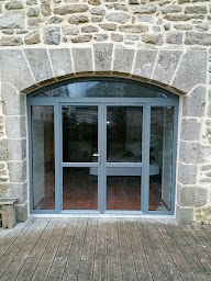 Photo n°10 de ID Menuiseries à Ergué-Gabéric (Magasin de stores et de rideaux)