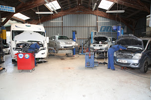 Photo n°3 de GARAGE GREGOIRE FIAT AD EXPERT LA CHAPELLE THOUARAULT à La Chapelle-Thouarault (Atelier de carrosserie automobile)