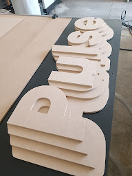 Photo n°6 de ENSEIGNE LUMINEUSE , RÉNOVATION, AGENCEMENT à Bouc-Bel-Air (Fournisseur d’agencement de magasin)